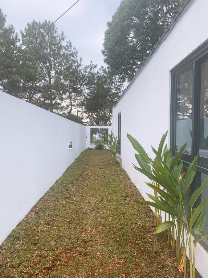 Casa de Gaudi Lembang Villa Bagian luar foto